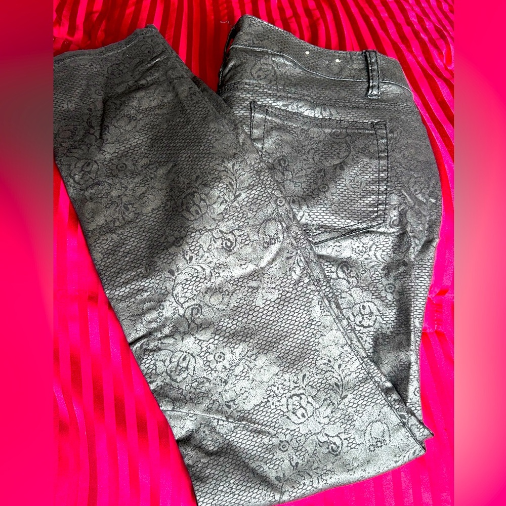 Shimmer me timbers floral detail pants by Xhiliration